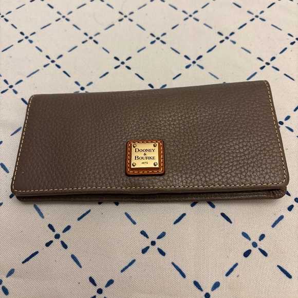 Dooney & Burke wallet (Elephant grey) - Picture 1 of 4